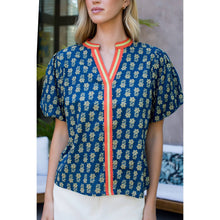 Load image into Gallery viewer, Puff Sleeve Floral Detailed V-Neck Top