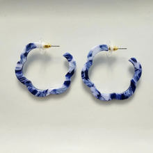 Load image into Gallery viewer, Posey Hoops