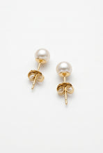 Load image into Gallery viewer, 14K Yellow Gold 5-5.5 mm Akoya Pearl Stud Earring
