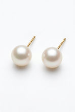 Load image into Gallery viewer, 14K Yellow Gold 6-7 mm Akoya Pearl Stud Earring