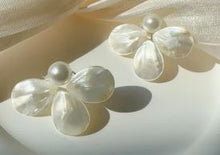 Load image into Gallery viewer, Clover Urban Cool Earrings