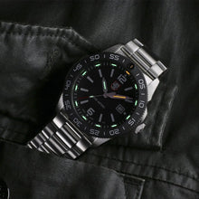 Load image into Gallery viewer, Pacific Diver 44mm Silver and Black Watch