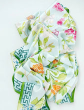 Load image into Gallery viewer, Botanical Garden Scarf