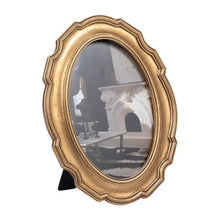 Load image into Gallery viewer, Gold Polyresin Round Vintage Style, 4x6 in. Frame