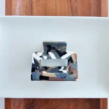Load image into Gallery viewer, Carly Hair Claw