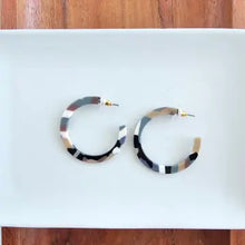 Load image into Gallery viewer, Camy Hoops