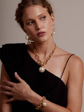 Load image into Gallery viewer, Oval Link Pearl Charm Collar Necklace
