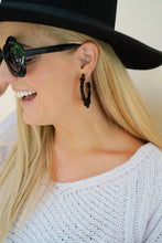 Load image into Gallery viewer, Margo - Solid Black Earring
