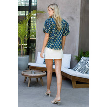 Load image into Gallery viewer, Puff Sleeve Floral Detailed V-Neck Top
