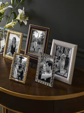 Load image into Gallery viewer, 4 x 6 Gold Classic Heritage Picture Frame
