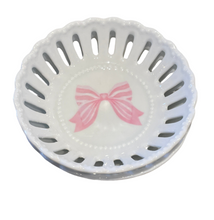 Load image into Gallery viewer, Pierced Scalloped Ring Dish
