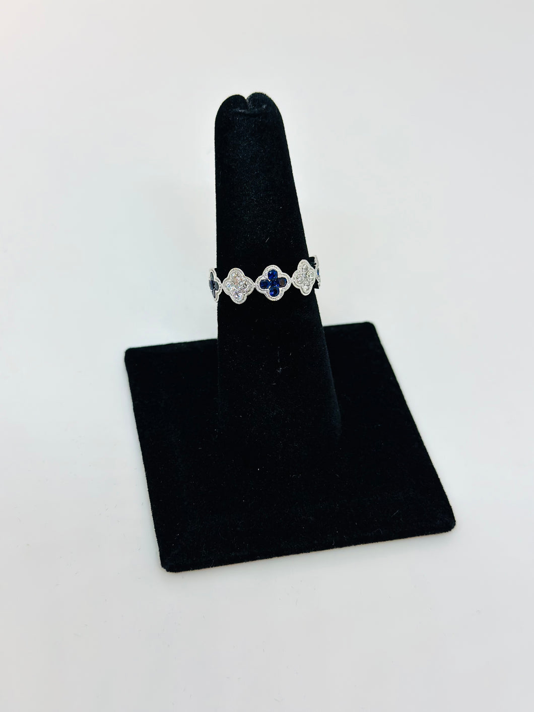18K WG Sapphire and Diamond Clover Ring, SP 0.48ct, Dia 0.26cts