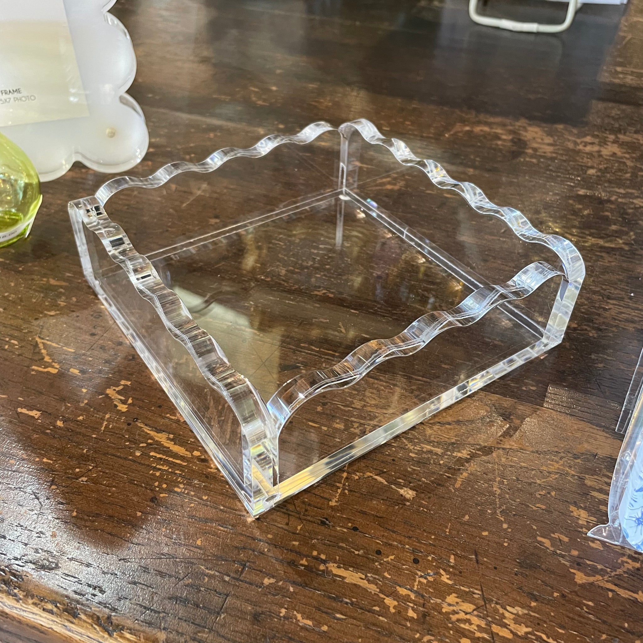 Lucite Wave Cocktail Napkin Tray - Thumbnail 2