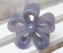Load image into Gallery viewer, Open Flower Hair Claw Clips
