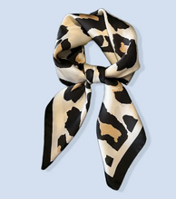 Load image into Gallery viewer, Leopard Print Scarf
