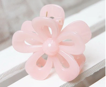 Load image into Gallery viewer, Open Flower Hair Claw Clips

