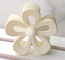 Load image into Gallery viewer, Open Flower Hair Claw Clips

