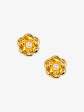 Load image into Gallery viewer, Camellia Pearl Stud Earring
