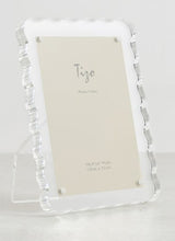 Load image into Gallery viewer, 4x6 Clear Wave Lucite Frame
