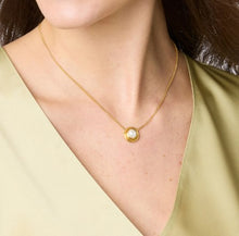 Load image into Gallery viewer, Pearl Wave Delicate Necklace
