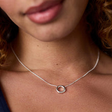 Load image into Gallery viewer, Silver Wave Circle Delicate Necklace
