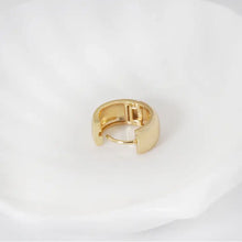 Load image into Gallery viewer, Gold Thick Hoop Earrings
