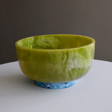 Load image into Gallery viewer, Resin Rio Large Bowl With Base
