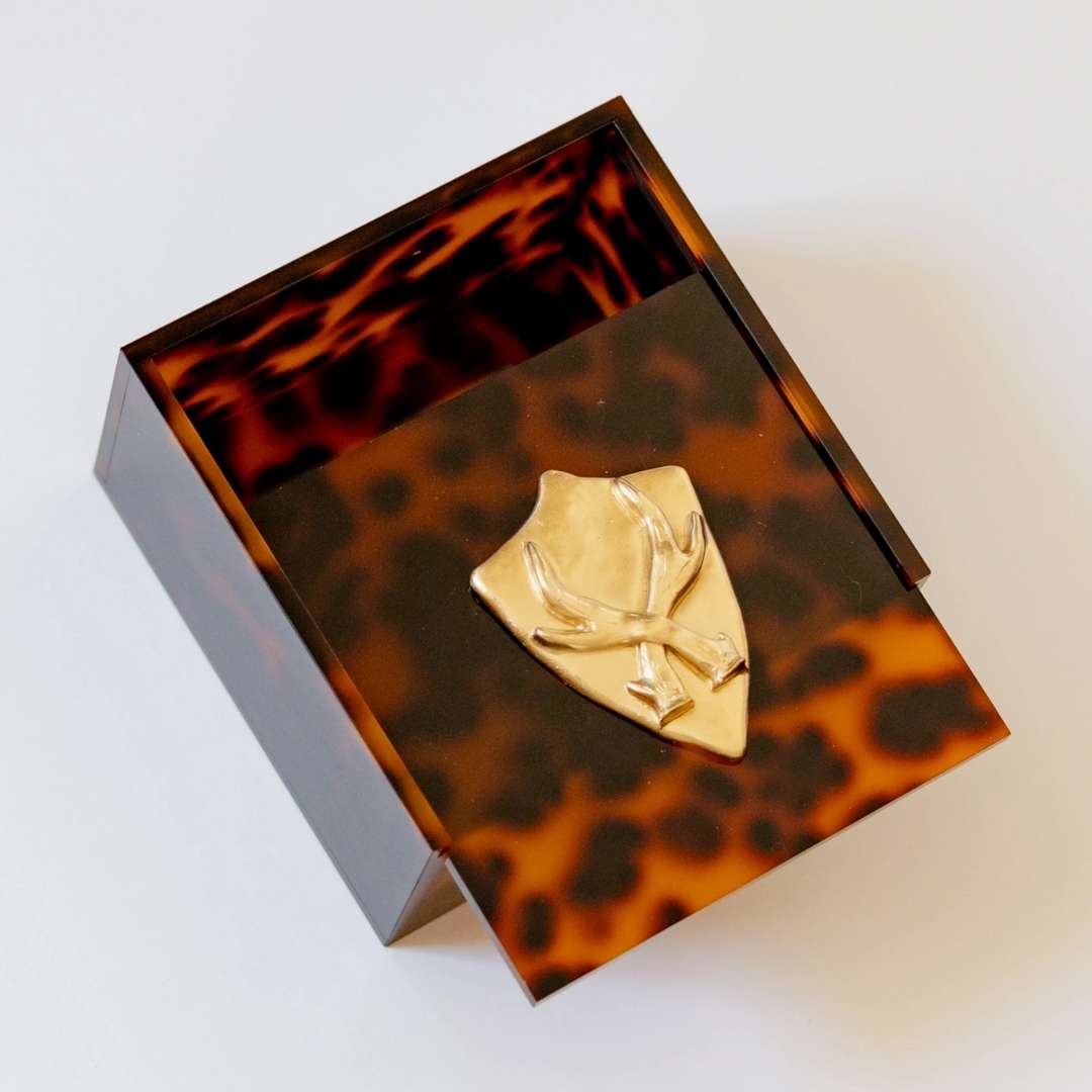 Shield with Antlers Tortoise Acrylic Box – Cole and Co.